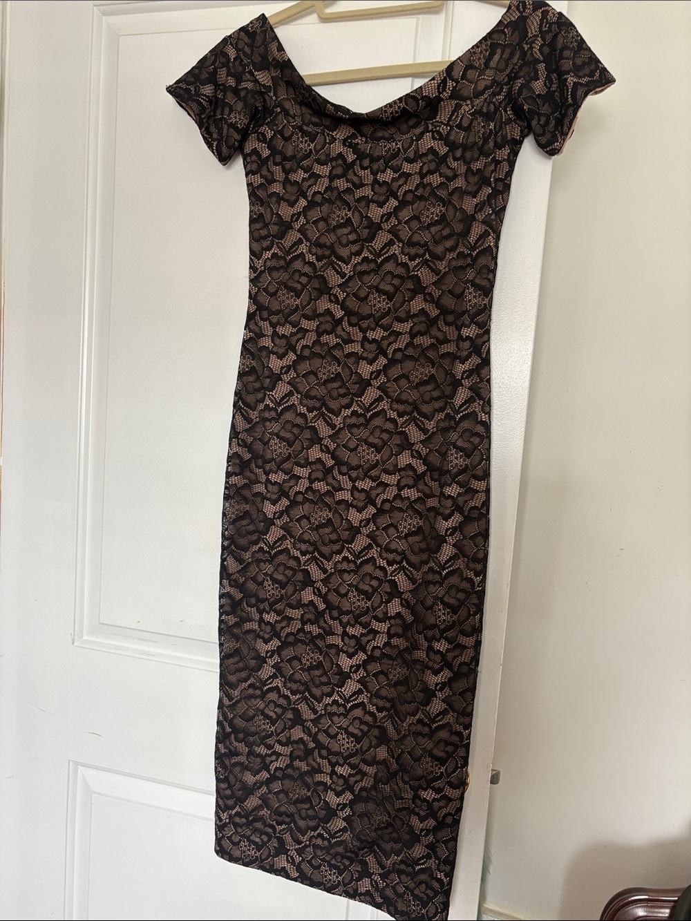 Dress the Population Black Bodycon Midi Dress Sweetheart Neckline
